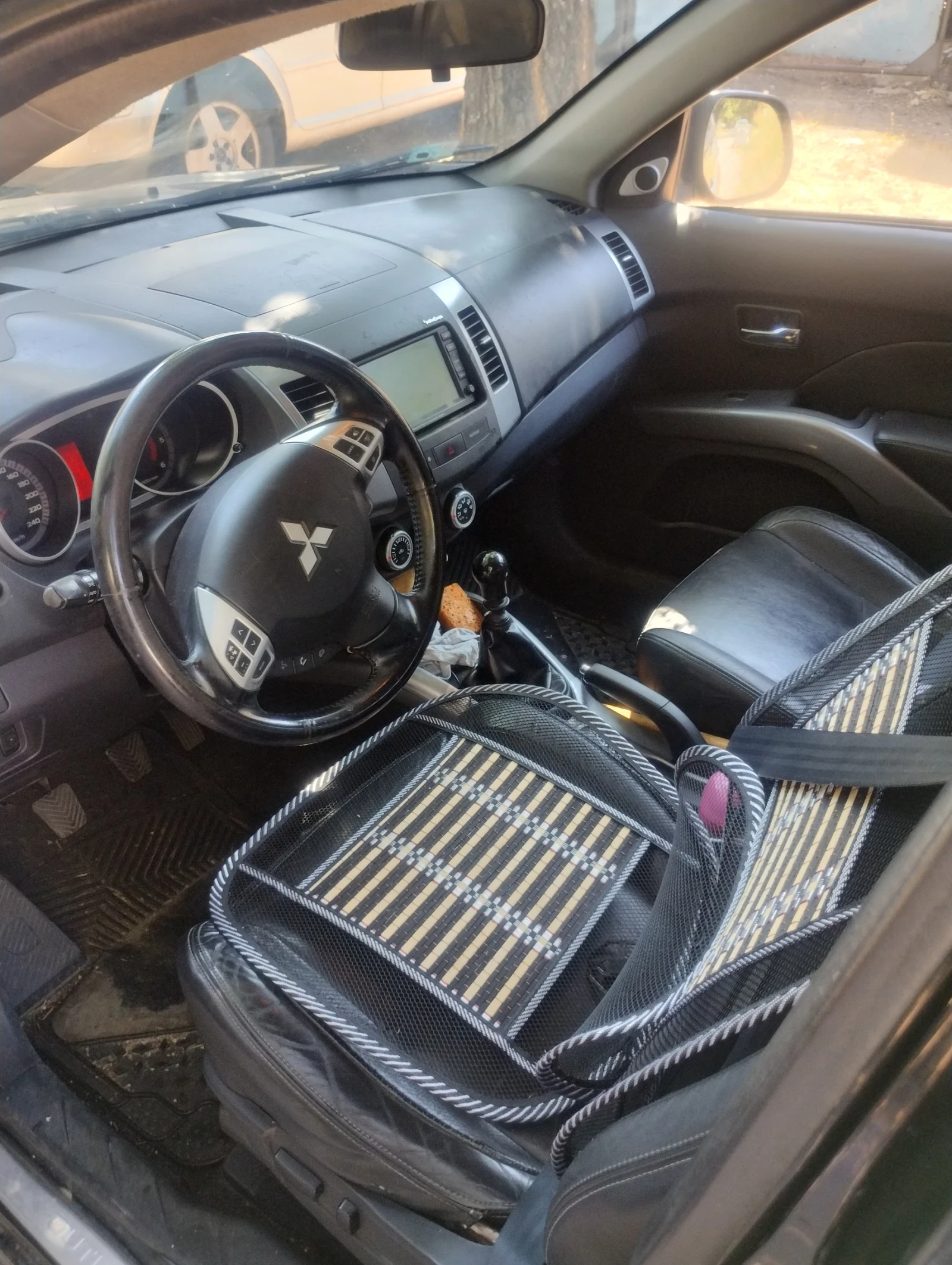 Mitsubishi Outlander, снимка 6 - Автомобили и джипове - 55499776
