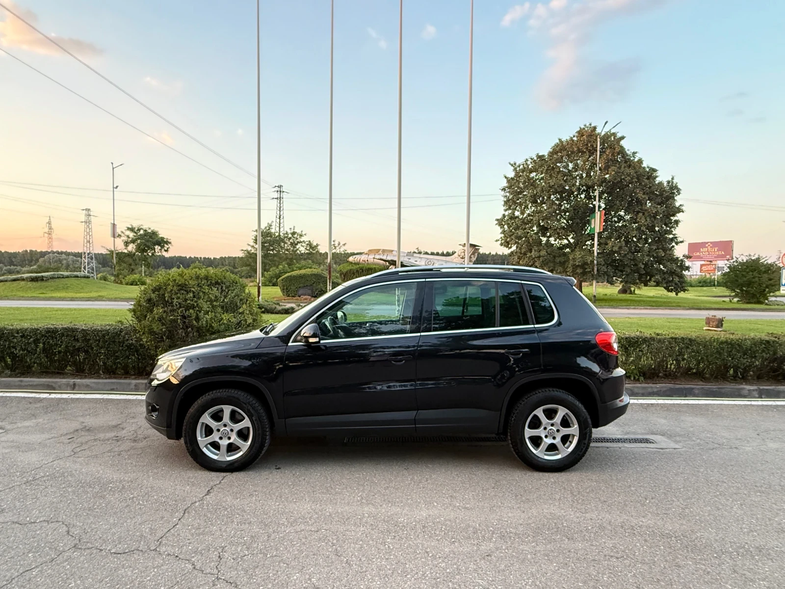 VW Tiguan Панорама Автомат NAVI, снимка 4 - Автомобили и джипове - 55540840