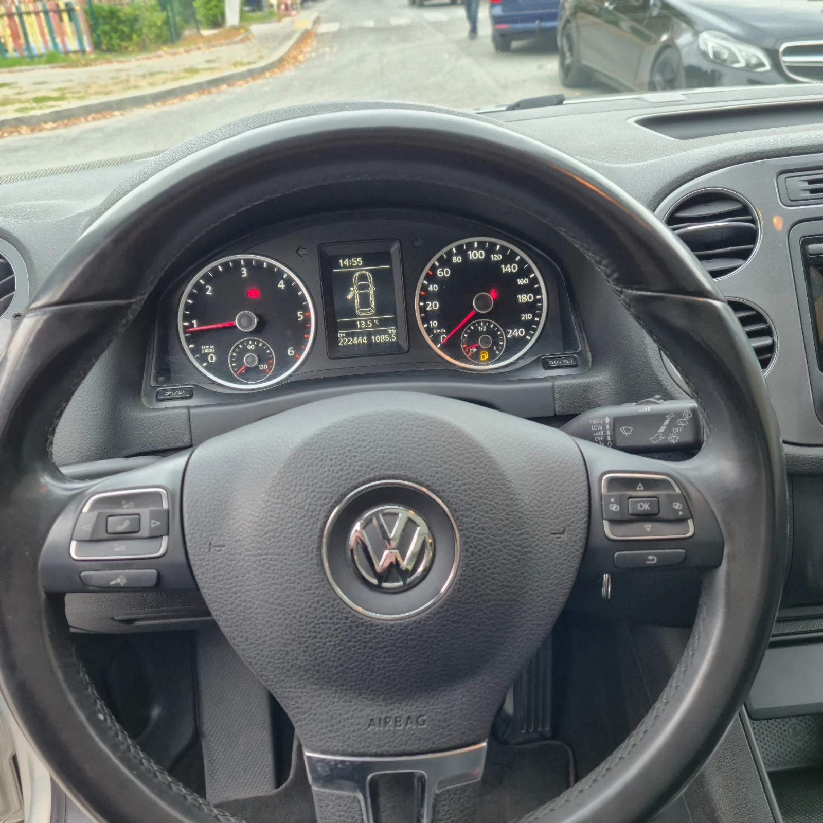 VW Tiguan 2.0 TDi 4 MOTION, снимка 10 - Автомобили и джипове - 56665908