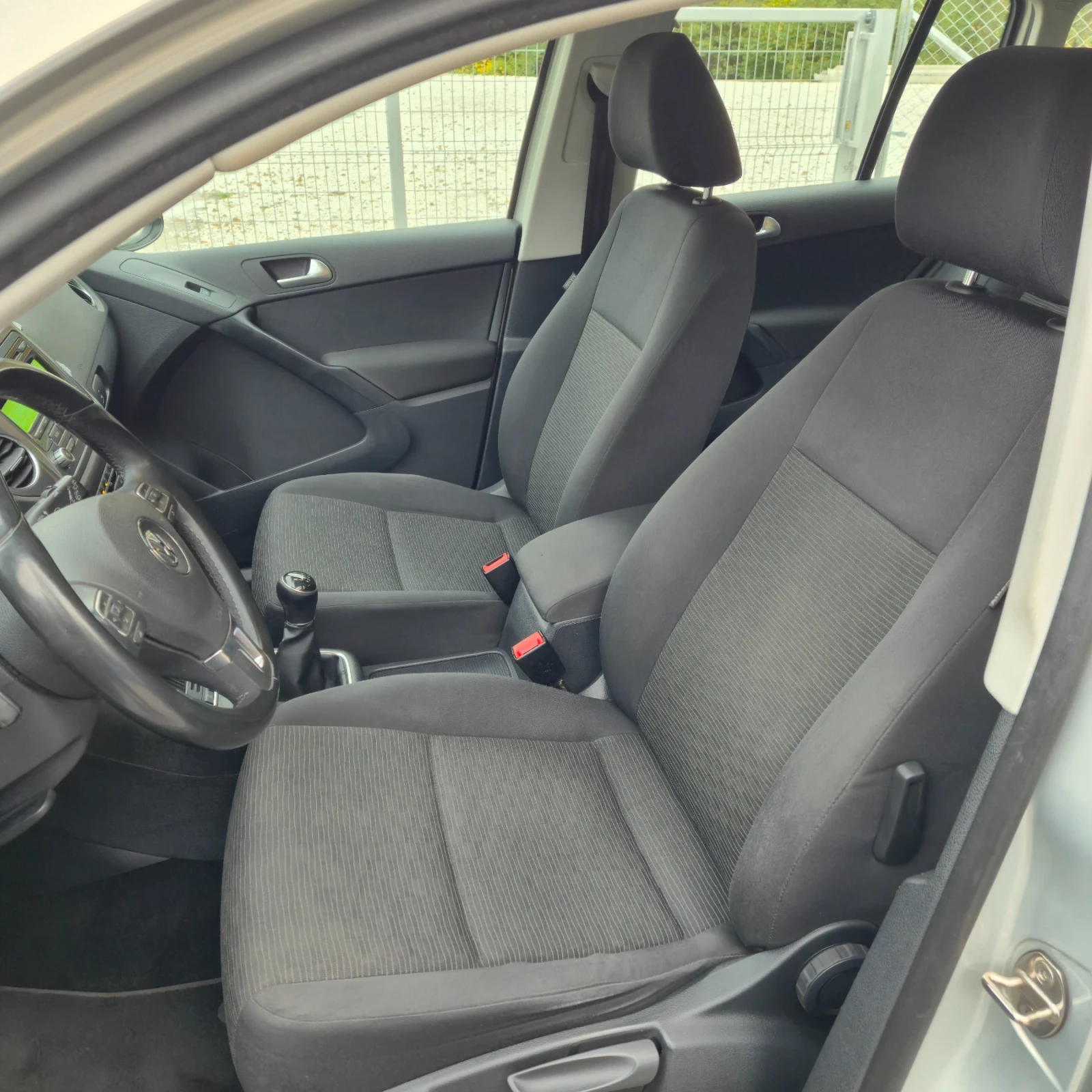 VW Tiguan 2.0 TDi 4 MOTION, снимка 9 - Автомобили и джипове - 56665908