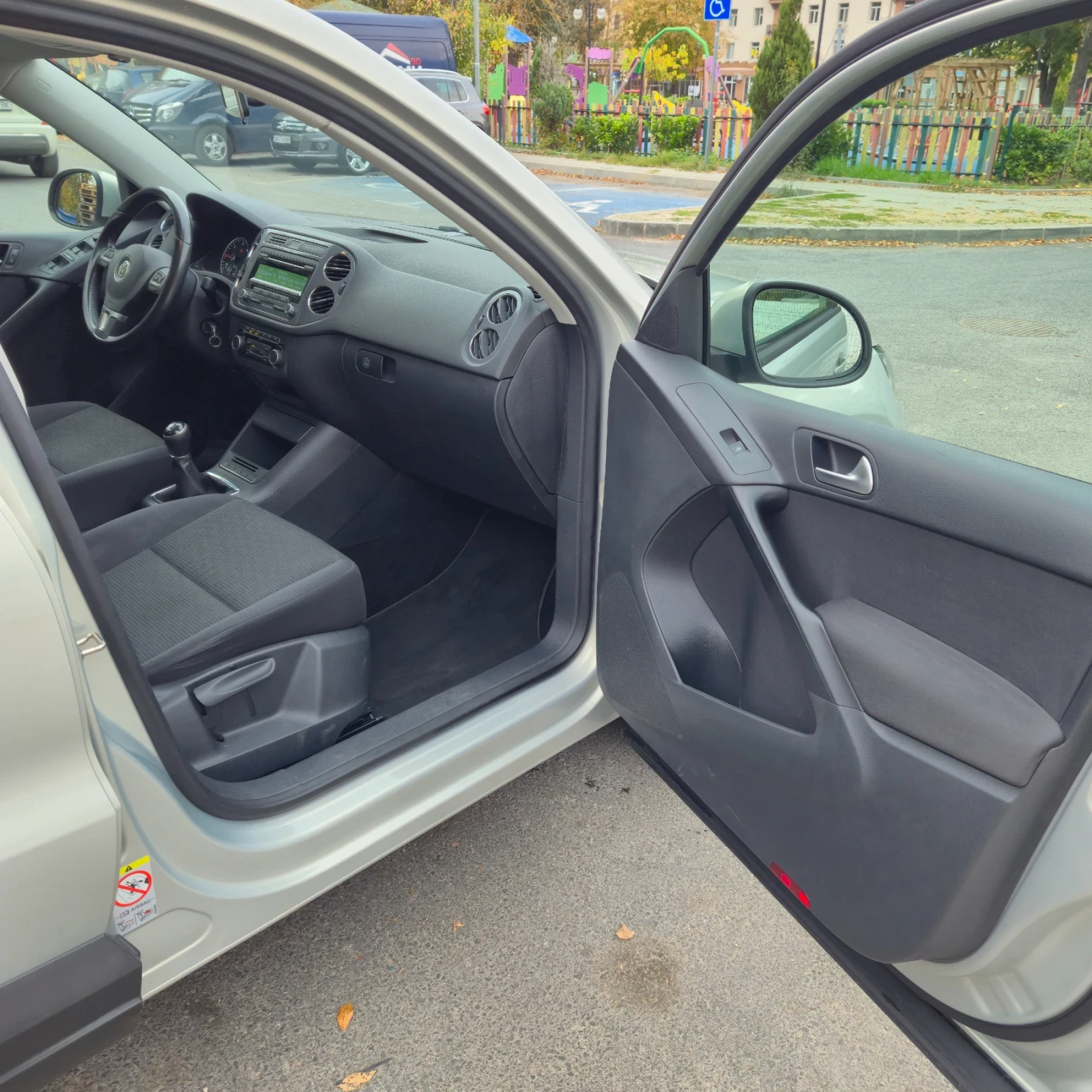 VW Tiguan 2.0 TDi 4 MOTION, снимка 13 - Автомобили и джипове - 56665908