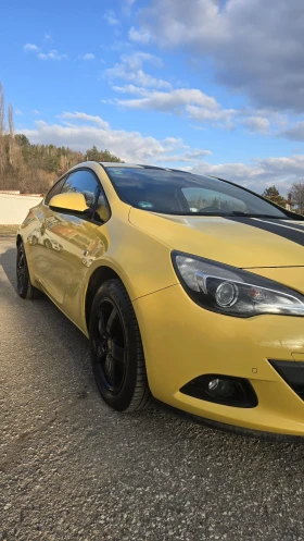 Opel Astra 1.6 TURBO GTC, снимка 1