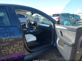 Tesla Model Y Long Range Dual Motor All-Wheel Drive, снимка 5