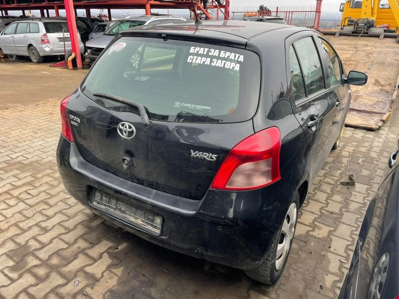 Toyota Yaris 1.0, снимка 2 - Автомобили и джипове - 39027729