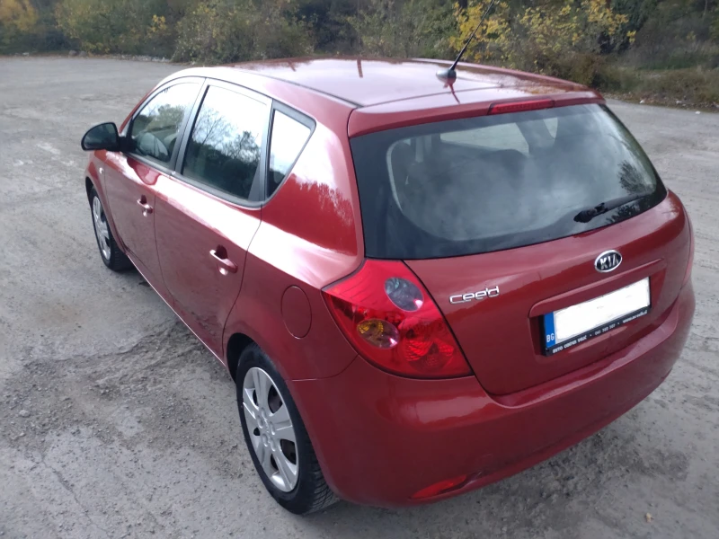 Kia Ceed 1.6, снимка 6 - Автомобили и джипове - 47465216