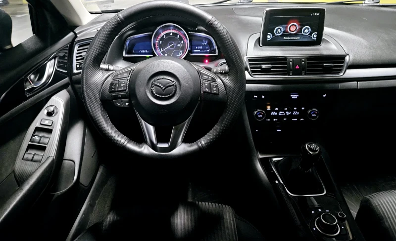 Mazda 3 Skyactiv, снимка 10 - Автомобили и джипове - 49013252