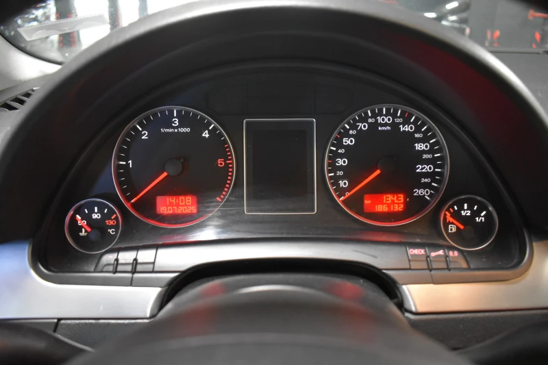 Audi A4, снимка 15 - Автомобили и джипове - 52988632