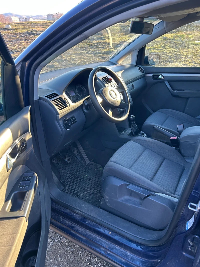 VW Touran 1.9tdi 105, снимка 5 - Автомобили и джипове - 53091036