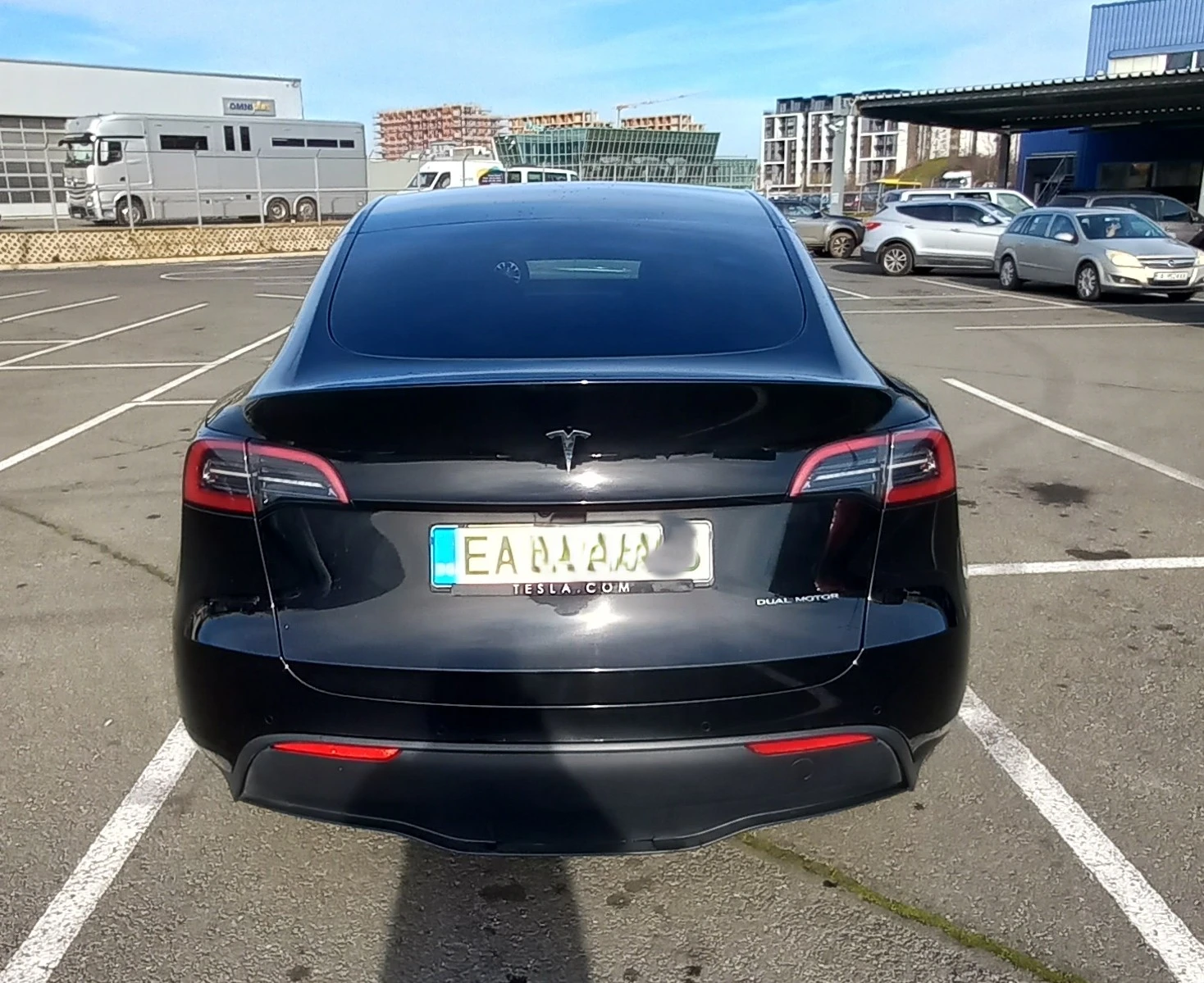 Tesla Model Y Long Range - изображение 6