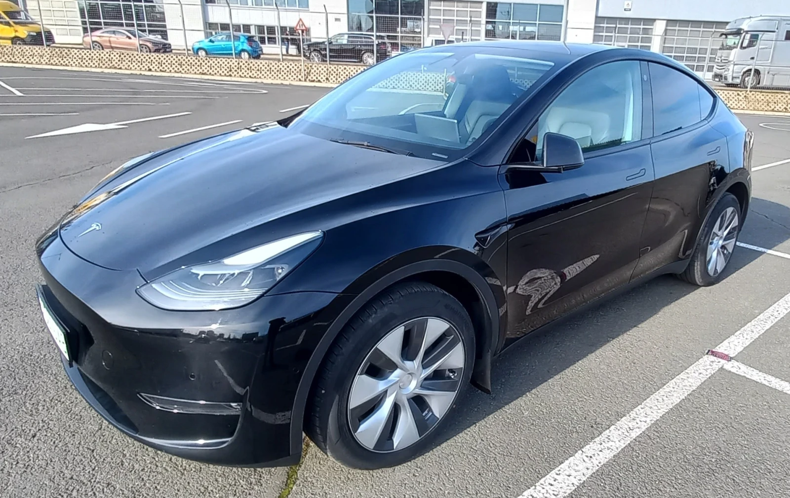 Tesla Model Y Long Range - изображение 2