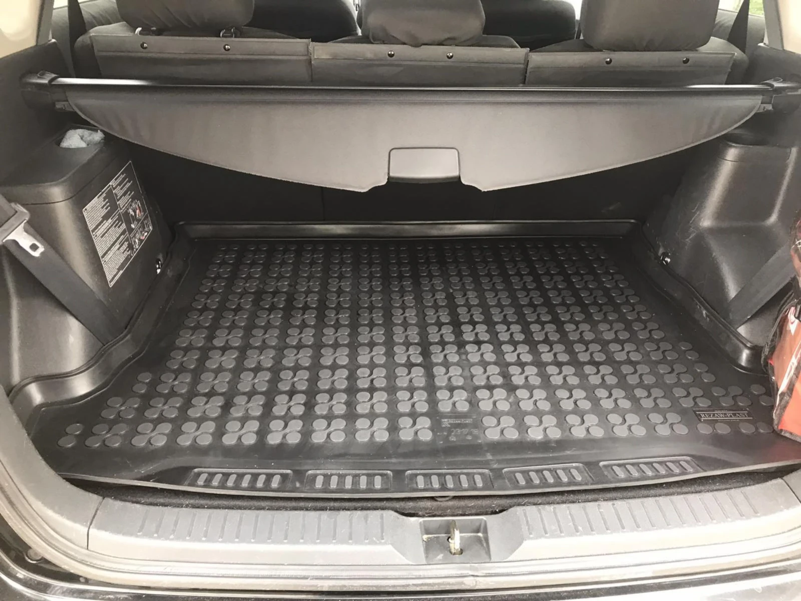 Toyota Corolla verso 2.2 DCAT 177ps - изображение 9