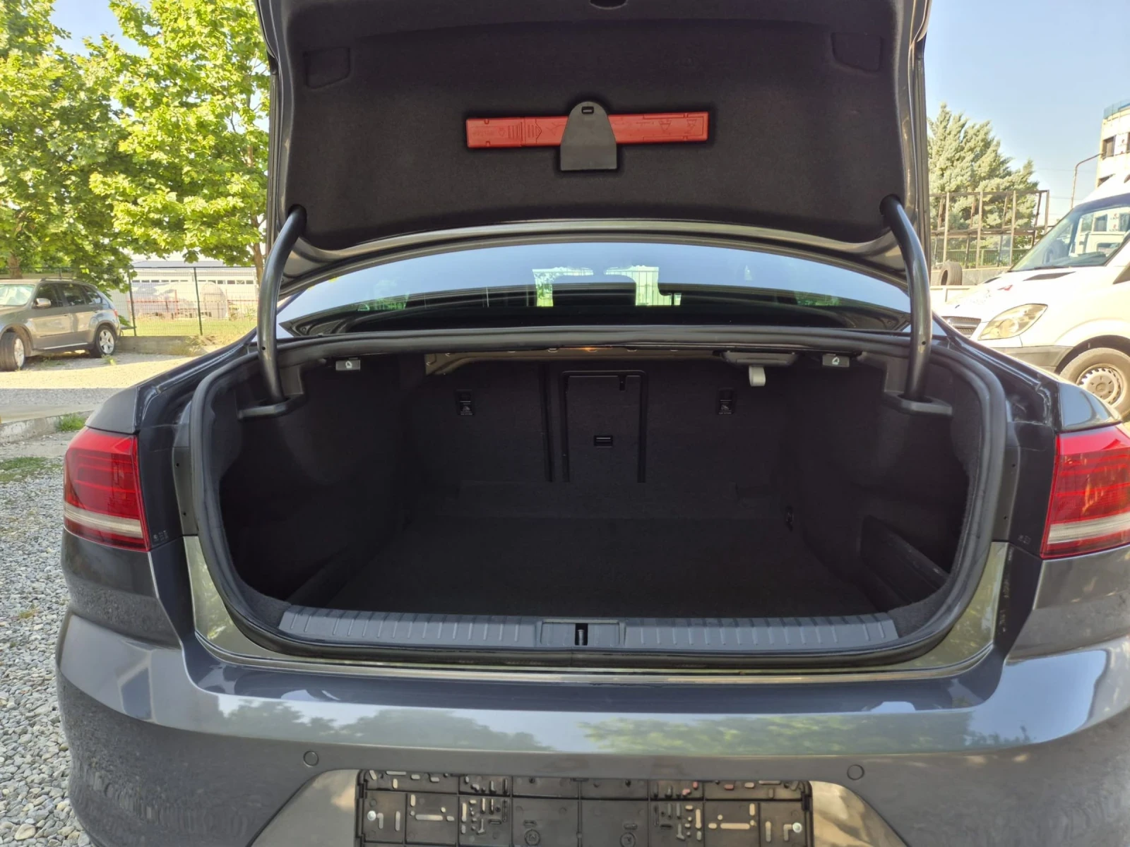 VW Passat 2.0TDI- Navi - изображение 9