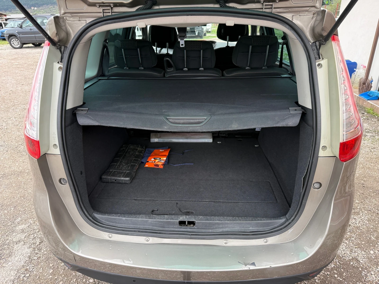 Renault Grand scenic 1.4 I ЧИСТО НОВ | Mobile.bg — изображение 13
