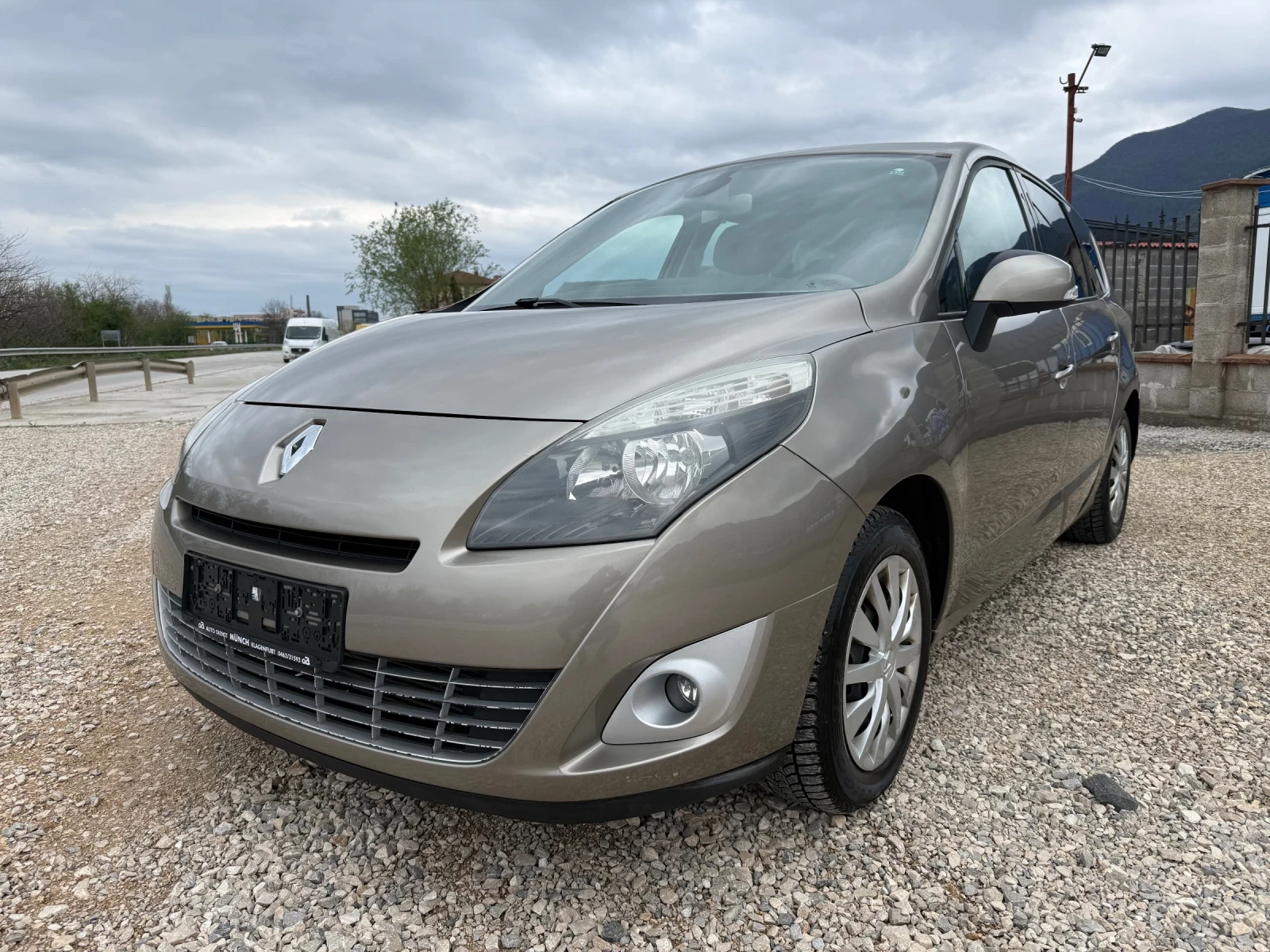 Renault Grand scenic 1.4 I ЧИСТО НОВ | Mobile.bg — изображение 1