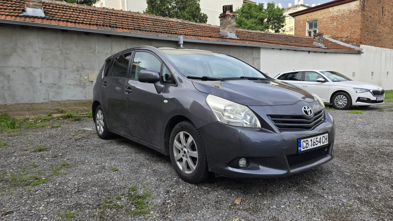 Toyota Verso 2.0 D4D, Panorama, Keyless, Обслужена май 2025 - изображение 3