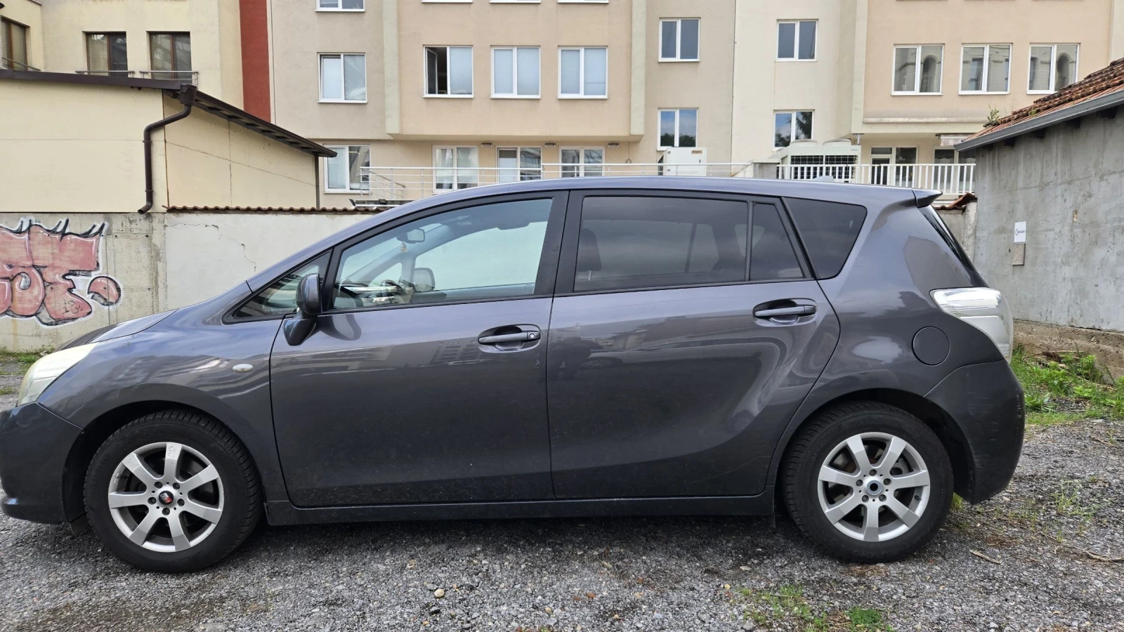 Toyota Verso 2.0 D4D, Panorama, Keyless, Обслужена май 2025 - изображение 8