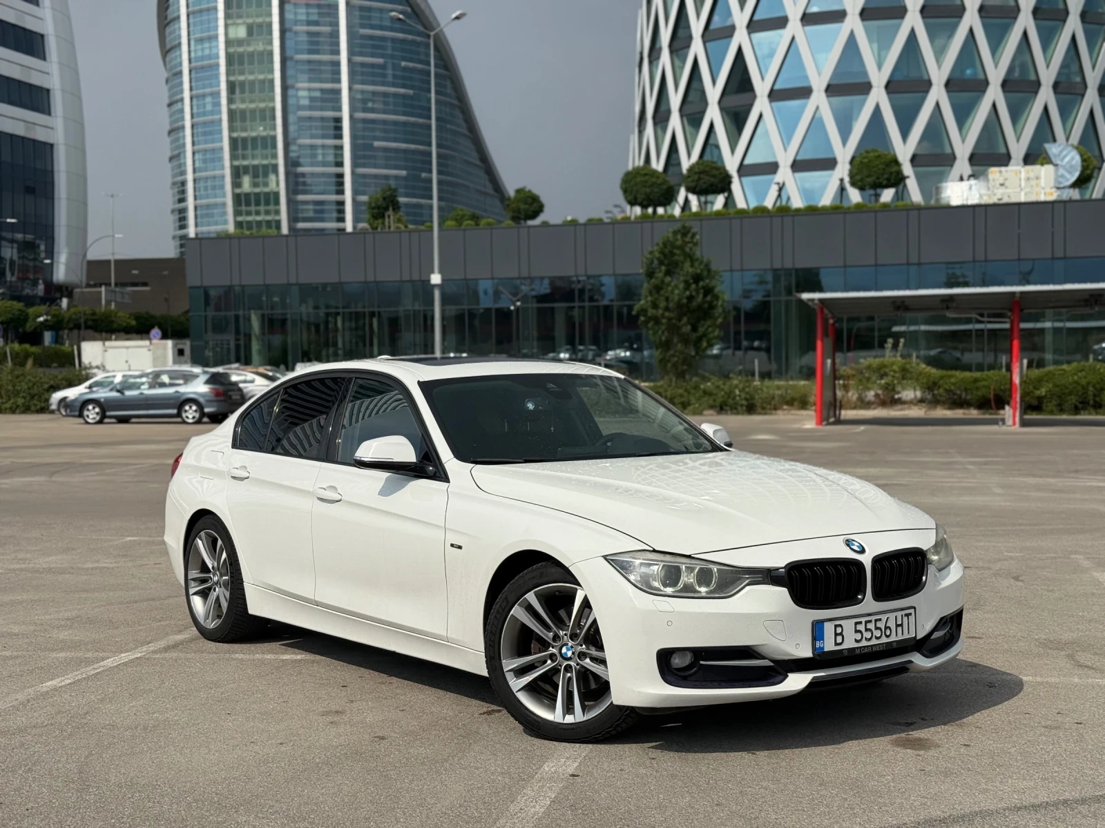 BMW 320 F30 Sport / Twin Power Turbo / HUD / Автомат  - изображение 2