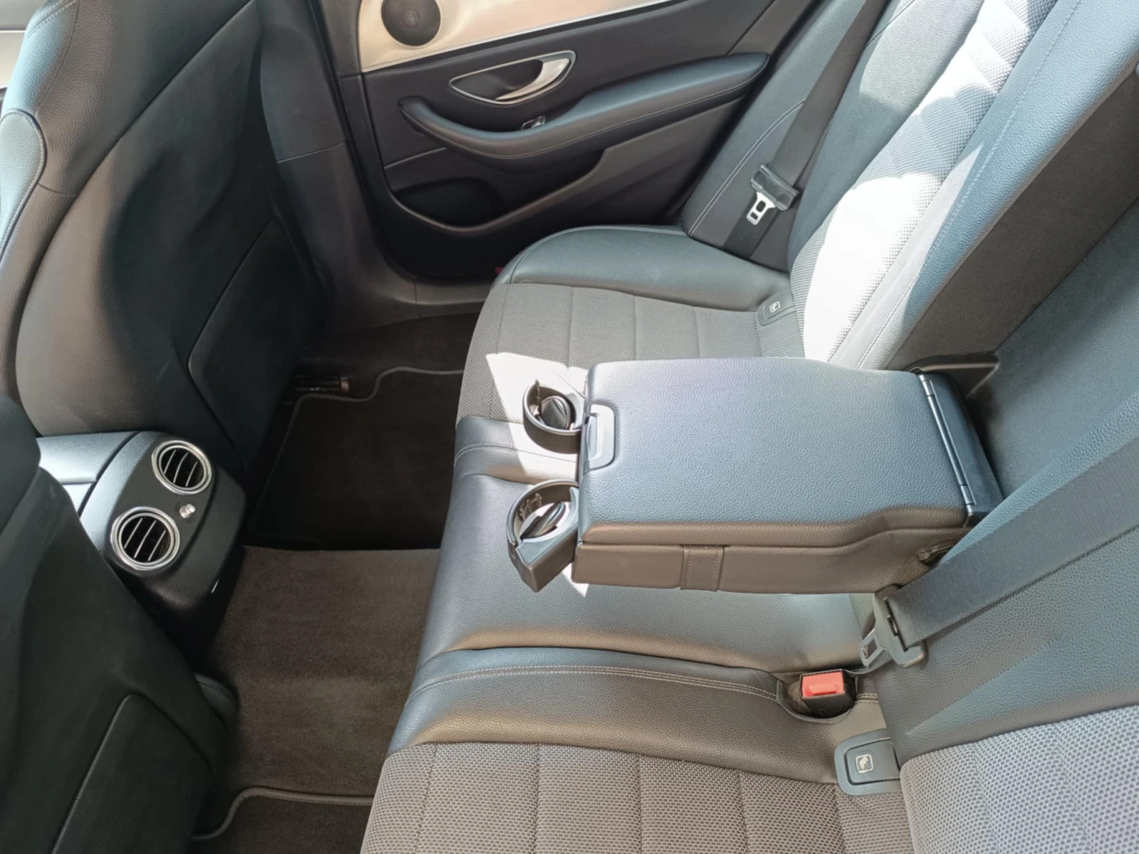 Mercedes-Benz E 220 9G 4matik - изображение 9