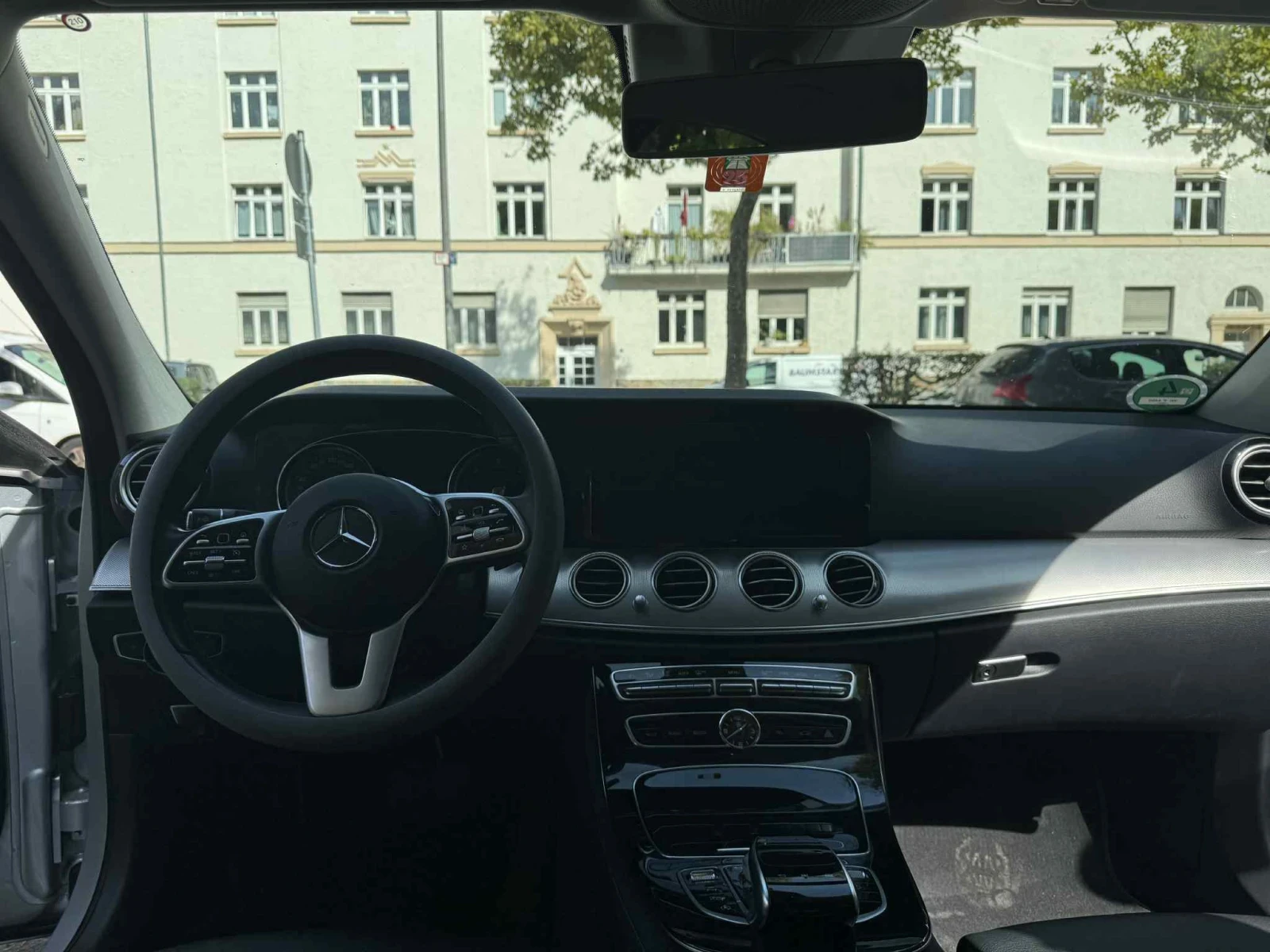 Mercedes-Benz E 220 2020, снимка 6 - Автомобили и джипове - 53884092