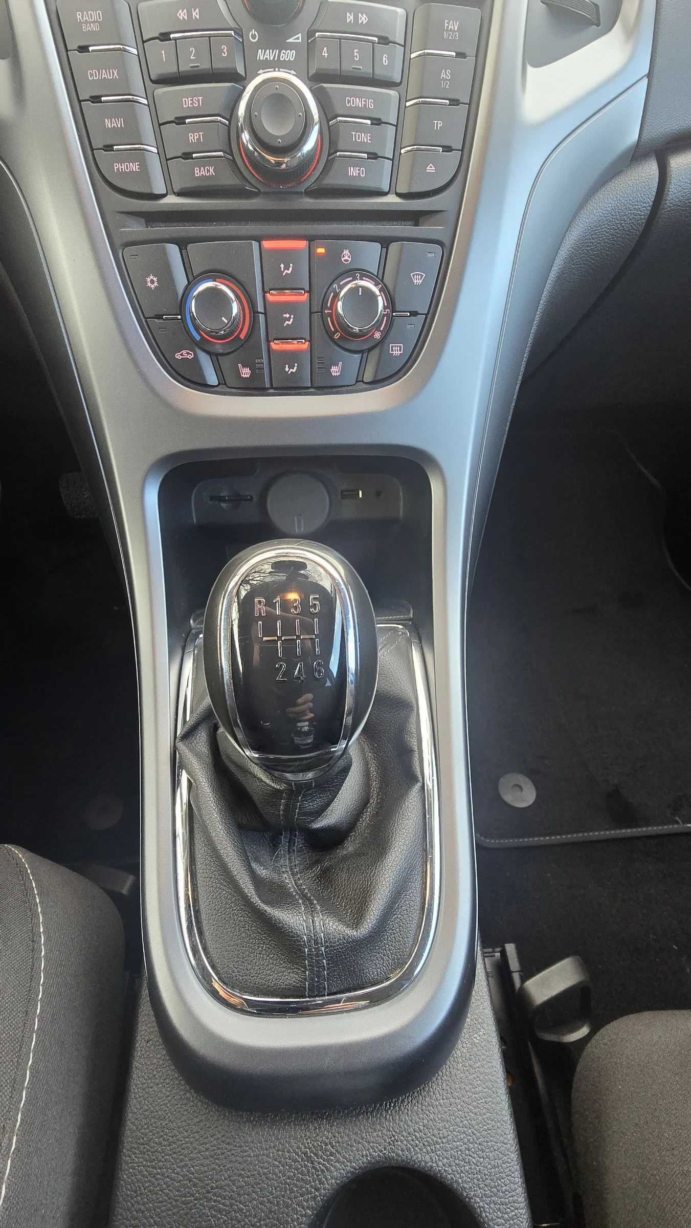 Opel Astra 1.6 TURBO GTC, снимка 16 - Автомобили и джипове - 53627461