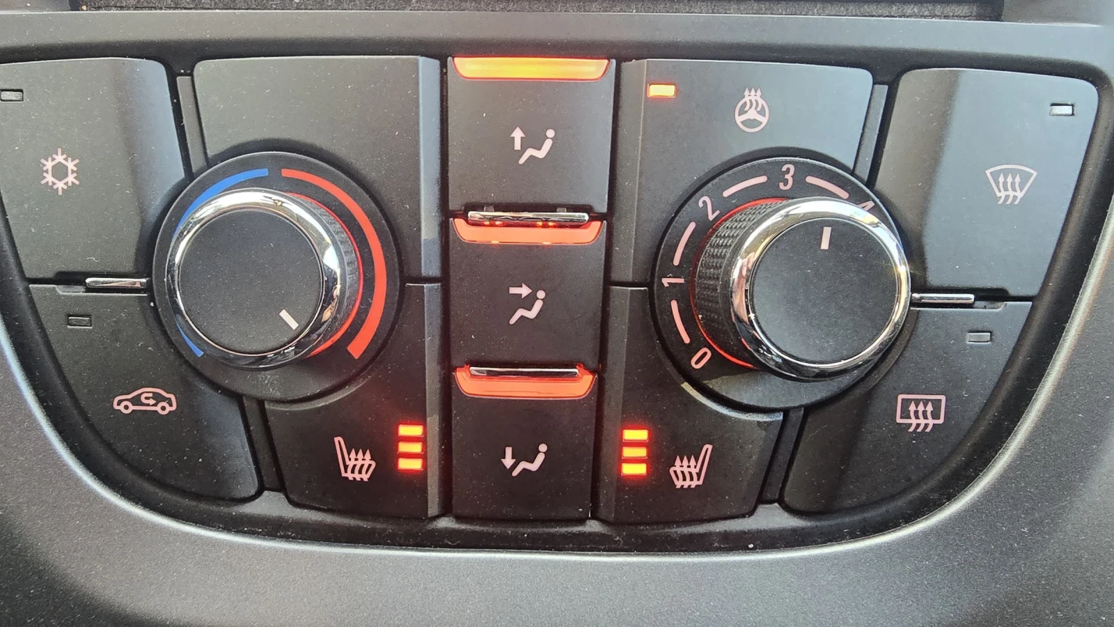 Opel Astra 1.6 TURBO GTC, снимка 11 - Автомобили и джипове - 53627461