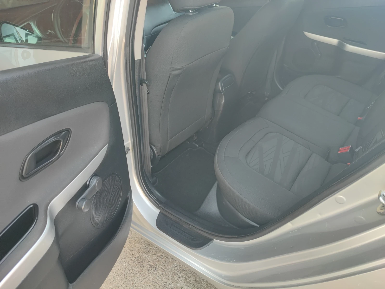 Kia Ceed 1.6 CRDI.90K, снимка 10 - Автомобили и джипове - 53722314