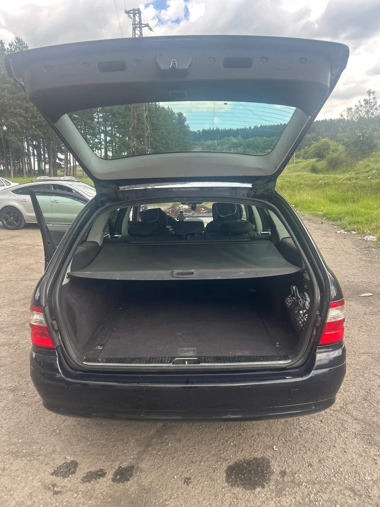 Mercedes-Benz E 220 Комби, снимка 11 - Автомобили и джипове - 54726799