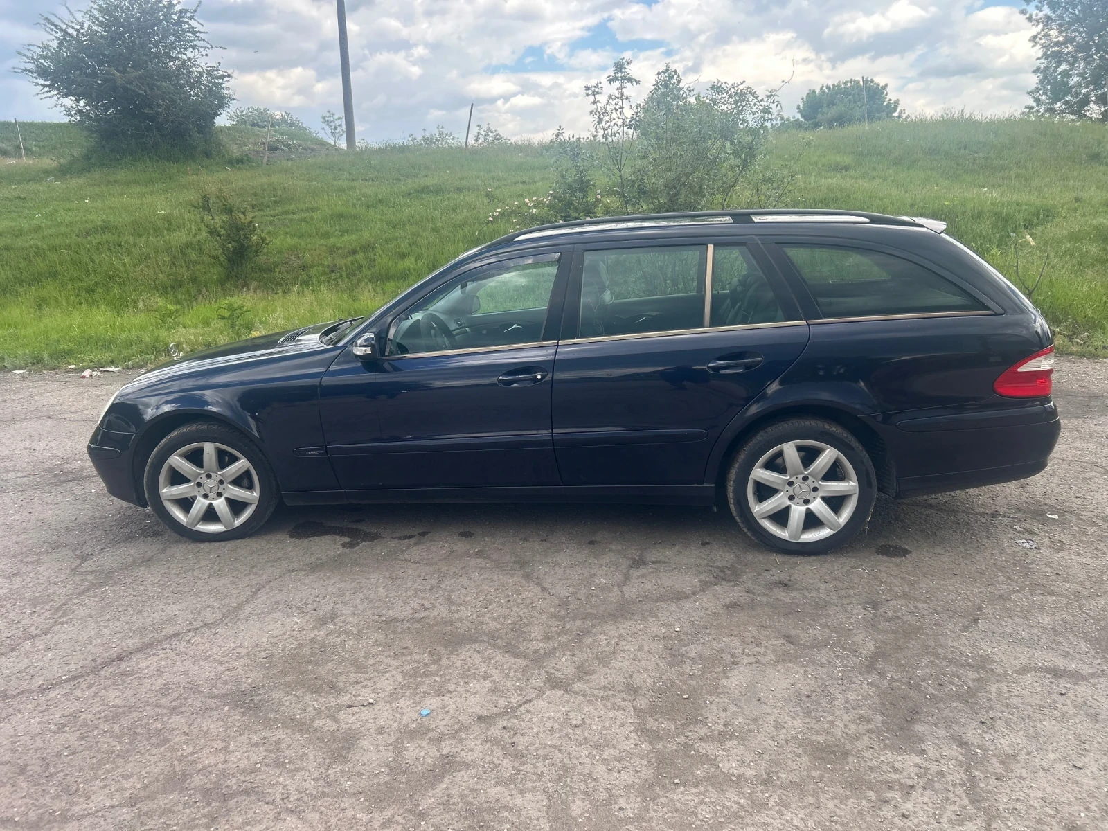 Mercedes-Benz E 220 Комби, снимка 6 - Автомобили и джипове - 54726799