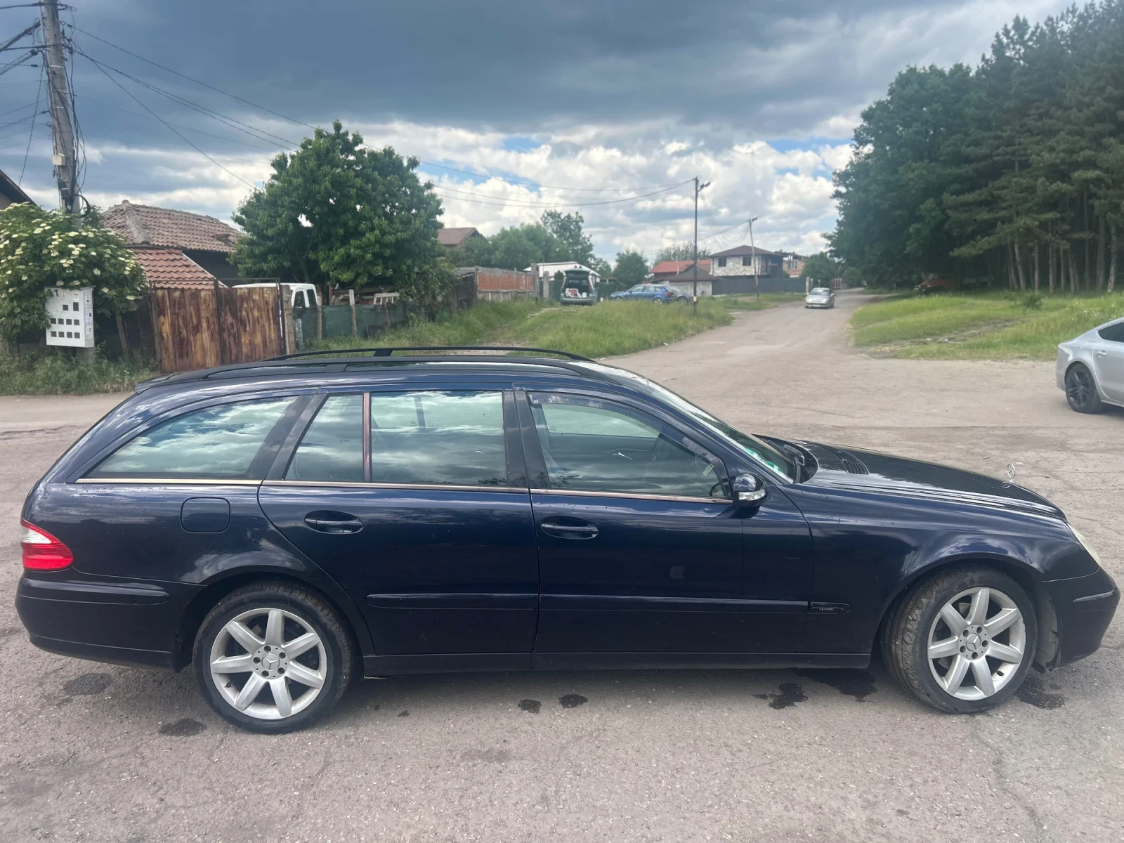 Mercedes-Benz E 220 Комби, снимка 3 - Автомобили и джипове - 54726799