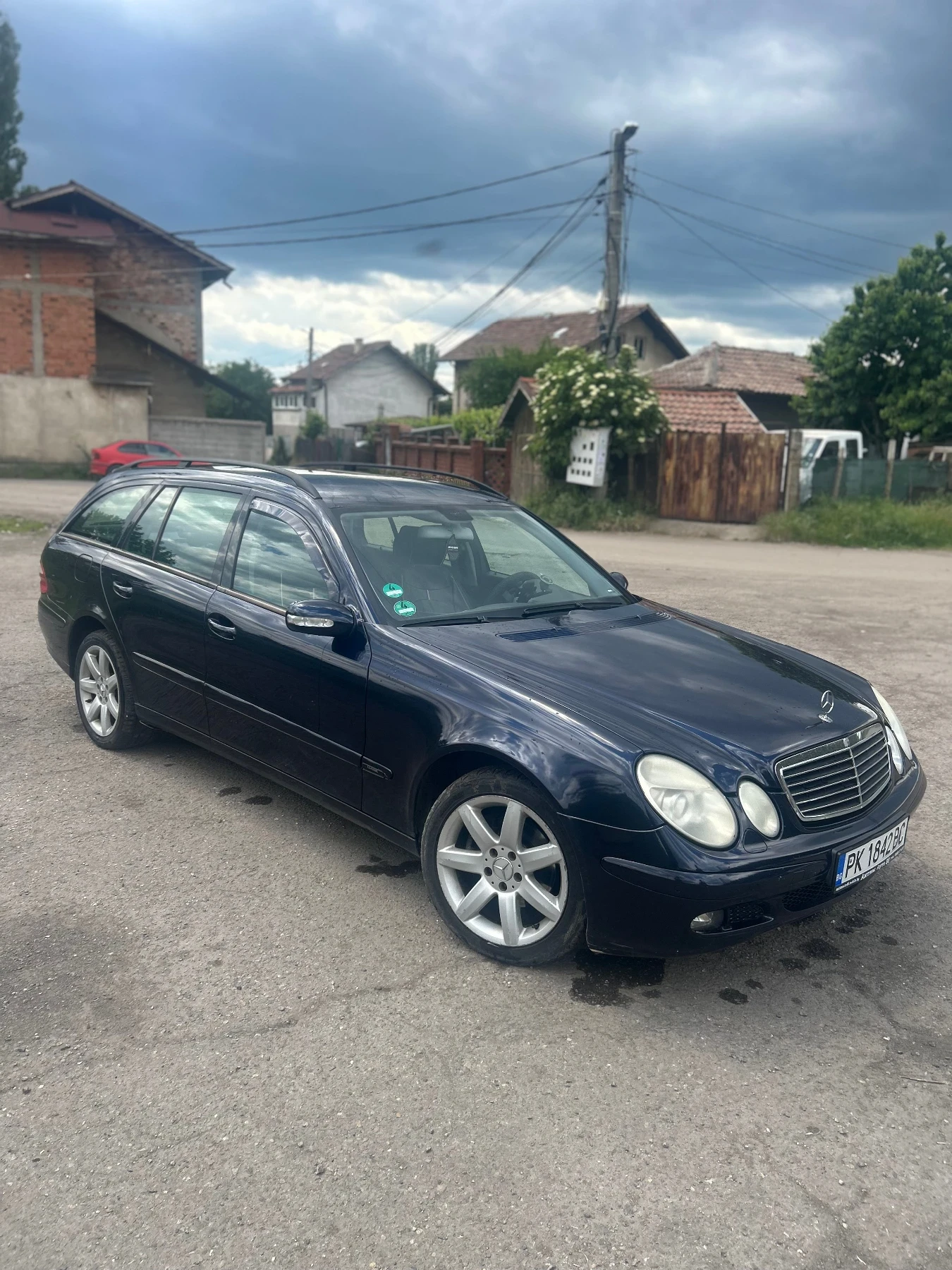 Mercedes-Benz E 220 Комби, снимка 2 - Автомобили и джипове - 54726799