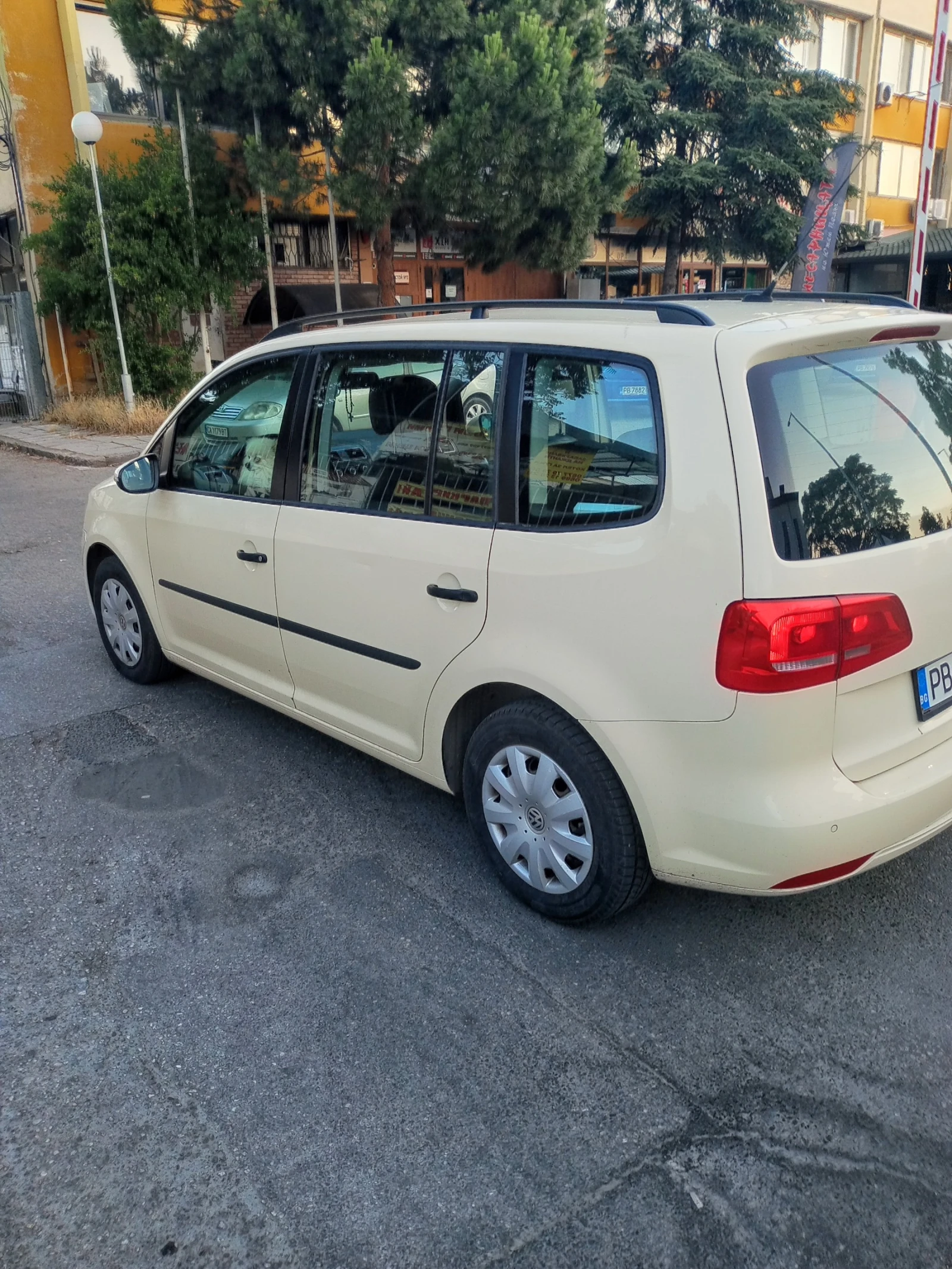 VW Touran, снимка 4 - Автомобили и джипове - 55074274