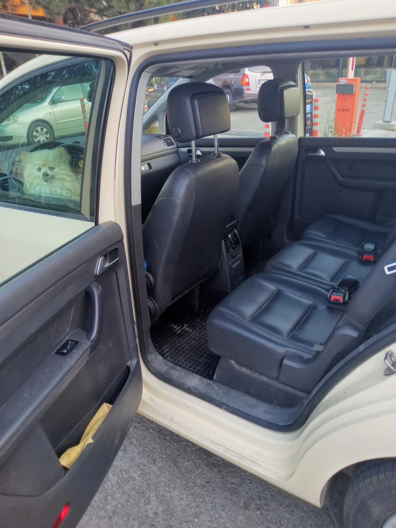 VW Touran, снимка 8 - Автомобили и джипове - 55074274