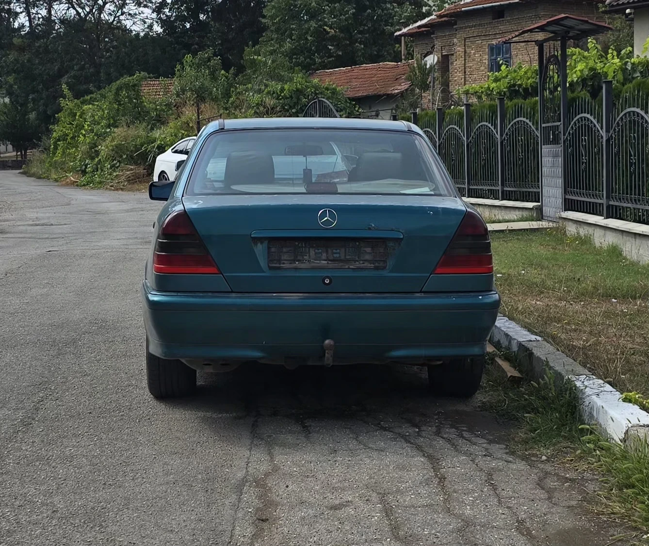 Mercedes-Benz C 220, снимка 4 - Автомобили и джипове - 55826337