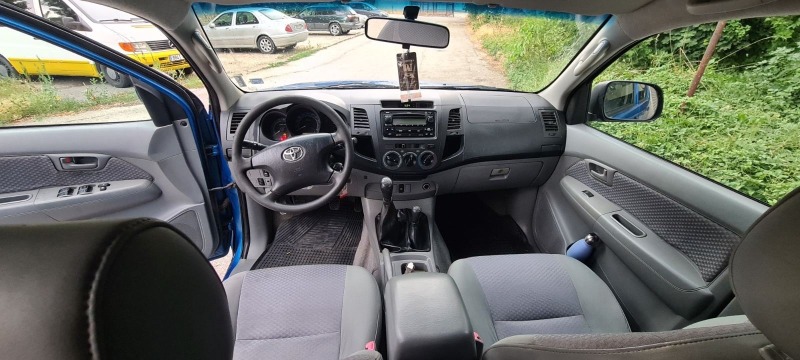 Toyota Hilux 2.5 D-4D , снимка 12 - Автомобили и джипове - 46605378