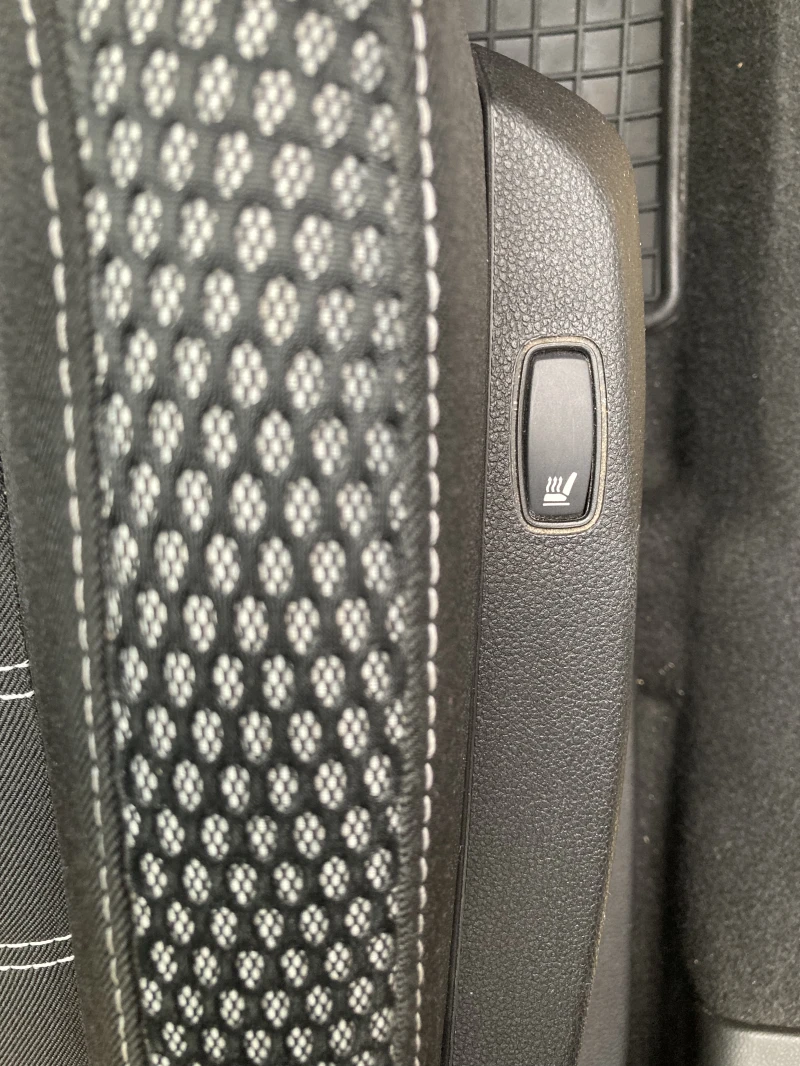 Dacia Duster 1.5DCI Prestige, снимка 11 - Автомобили и джипове - 51589290