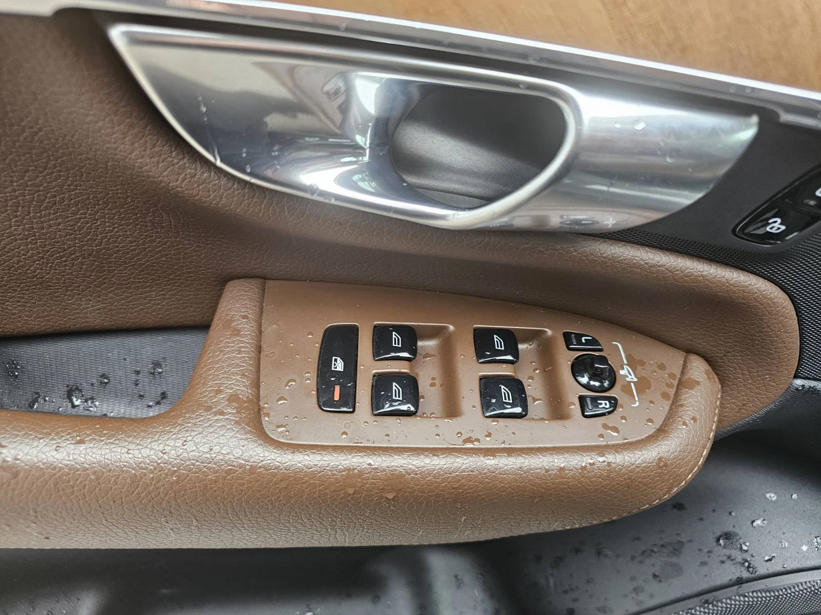 Volvo Xc90 2.0 Hybrid 300hp, снимка 13 - Автомобили и джипове - 54358984