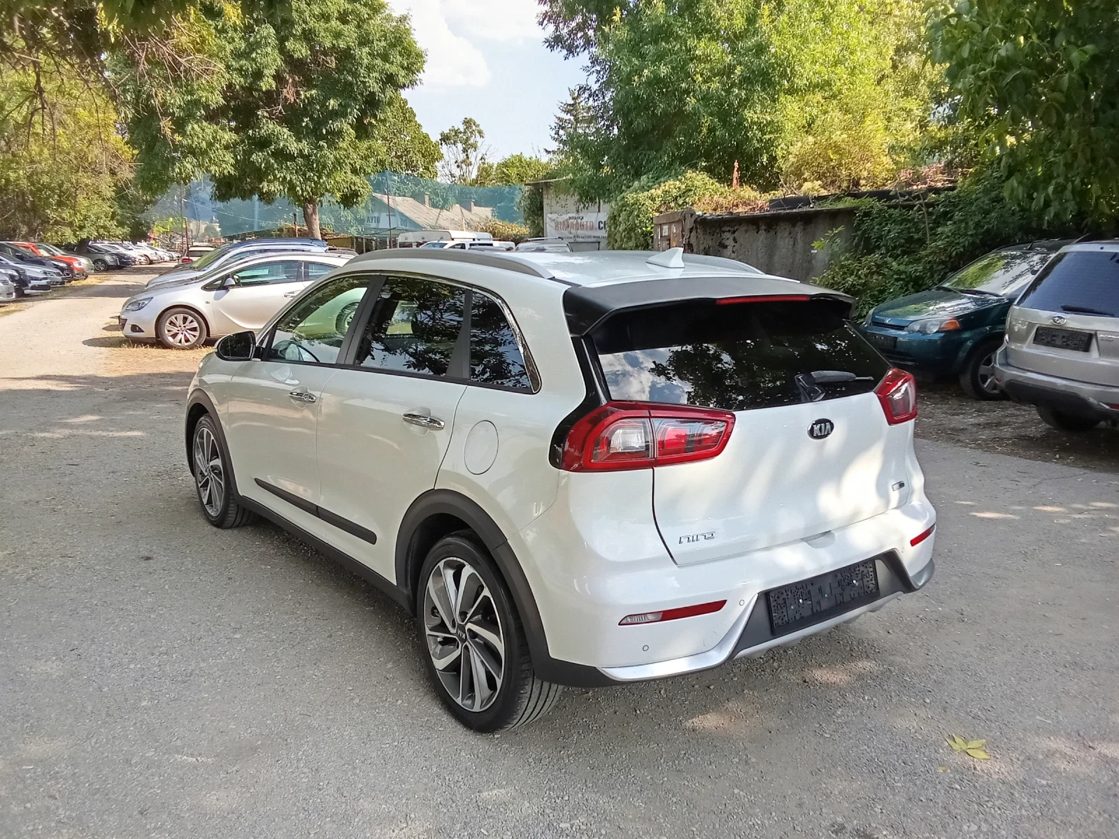 Kia Niro 1.6 Eco Hybrid-Android Auto/Apple CarPlay, снимка 3 - Автомобили и джипове - 55577137