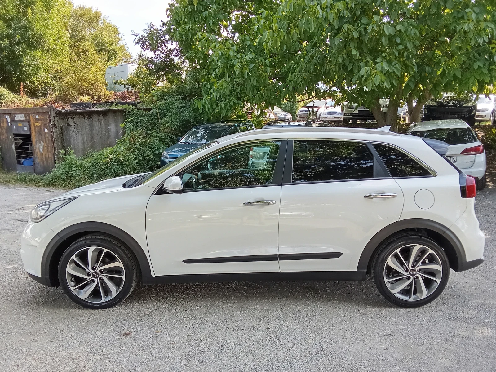 Kia Niro 1.6 Eco Hybrid-Android Auto/Apple CarPlay, снимка 2 - Автомобили и джипове - 55577137