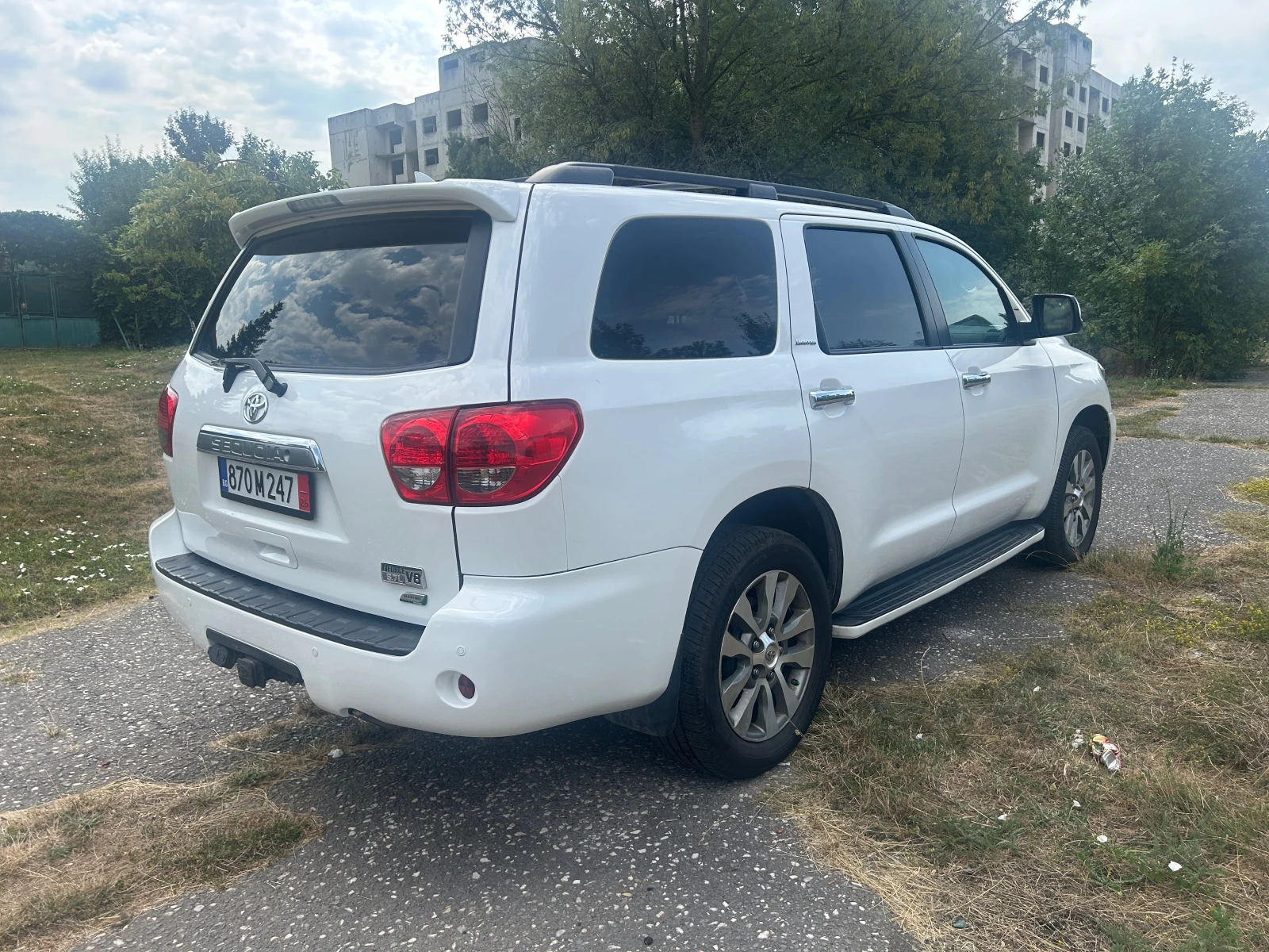 Toyota Sequoia 5.7HEMI 7+ 1, снимка 2 - Автомобили и джипове - 55652020