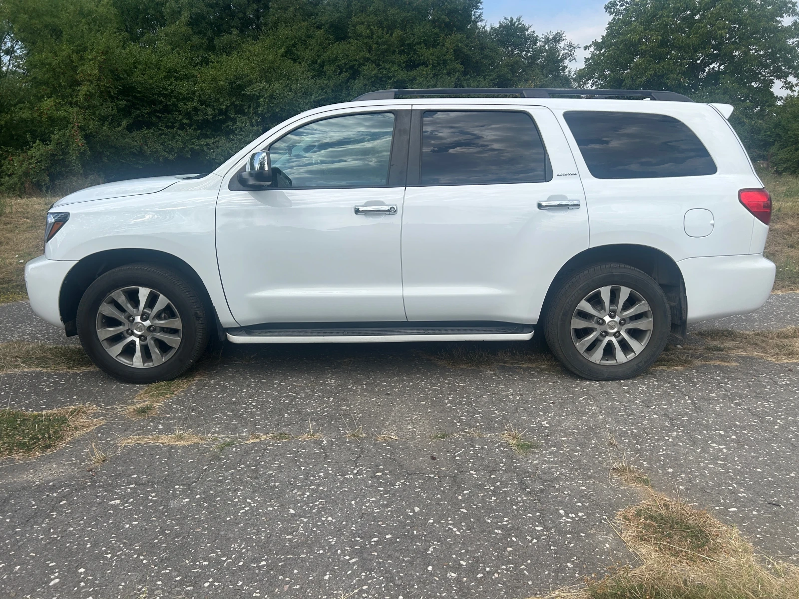 Toyota Sequoia 5.7HEMI 7+ 1, снимка 4 - Автомобили и джипове - 55652020