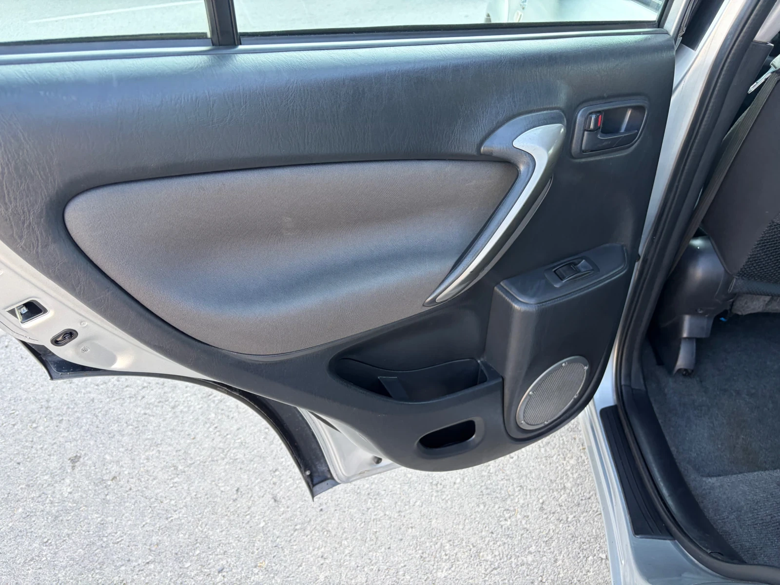 Toyota Rav4 Feisa, снимка 11 - Автомобили и джипове - 55729630