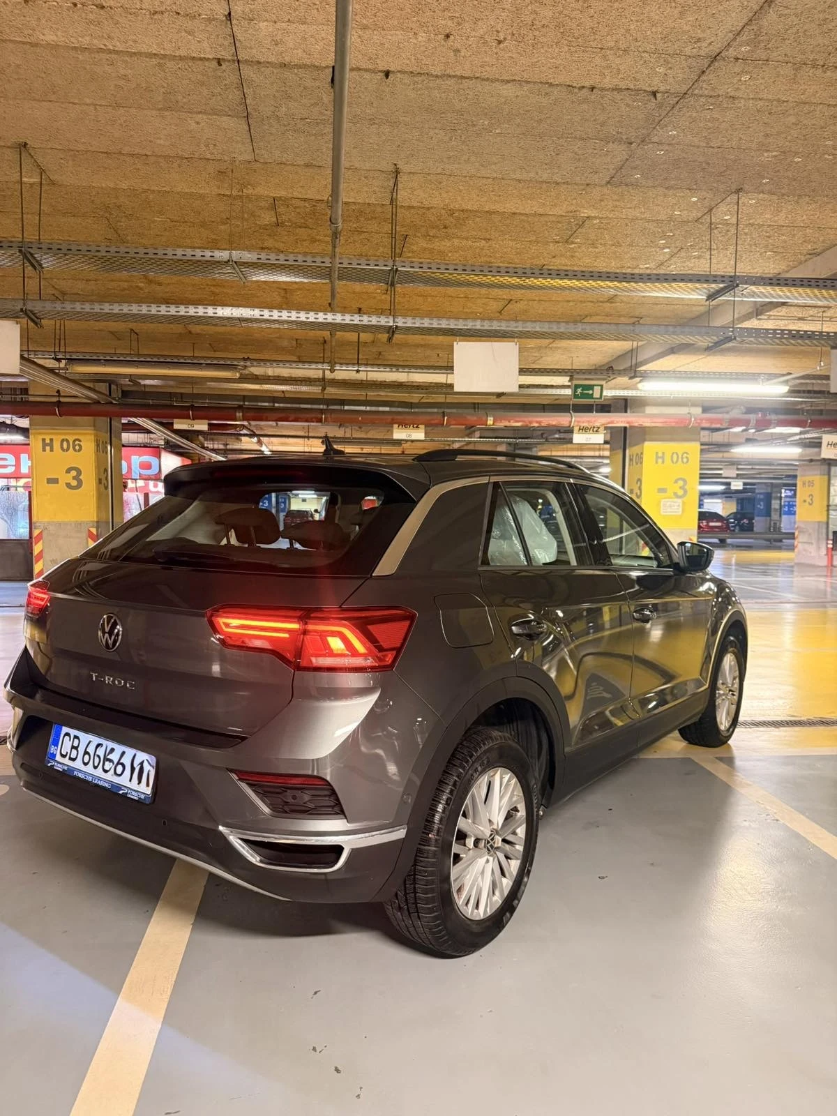 VW T-Roc, снимка 2 - Автомобили и джипове - 56679976