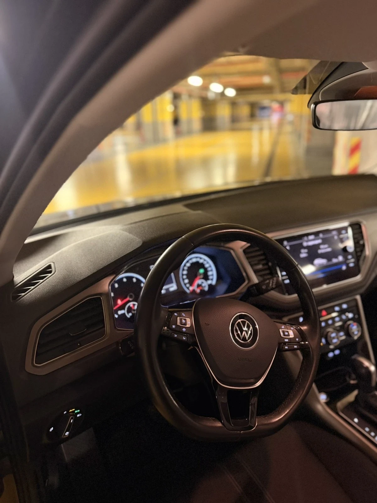 VW T-Roc, снимка 3 - Автомобили и джипове - 56679976