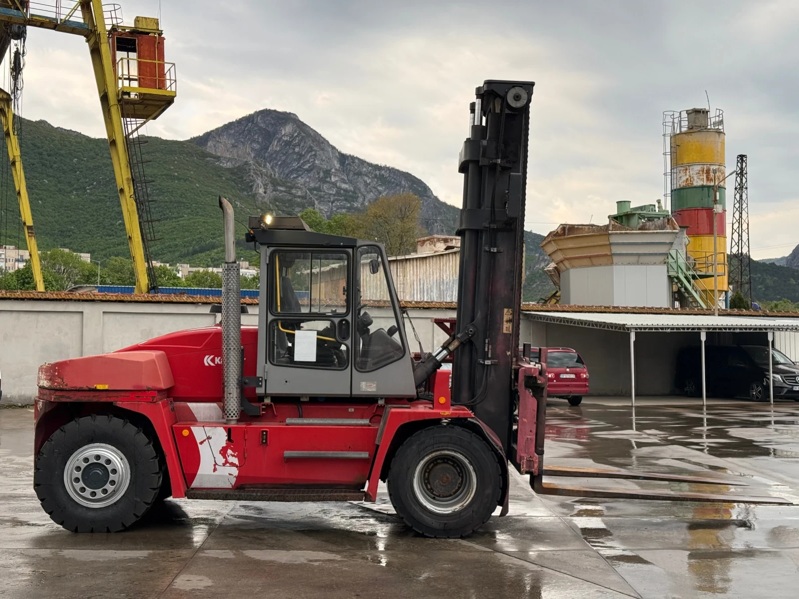 Мотокар Kalmar DCE 140-6./14тона/отличен/нови гуми, снимка 2 - Индустриална техника - 54349802
