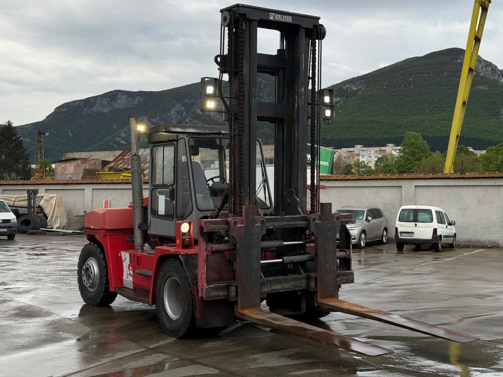 Мотокар Kalmar DCE 140-6./14тона/отличен/нови гуми