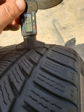 Гуми Зимни 235/45R20, снимка 8