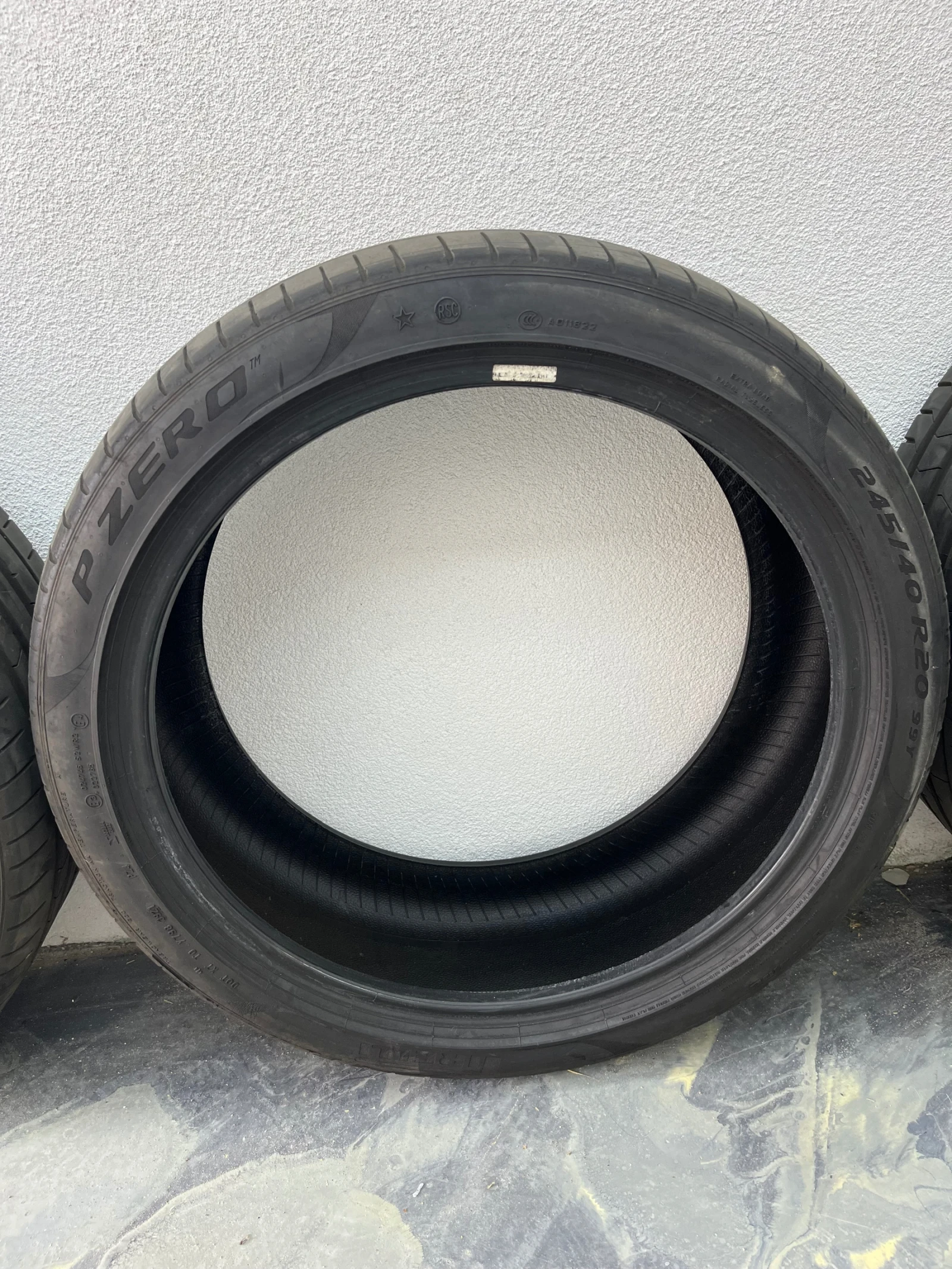 Гуми Летни 275/35R20, снимка 3 - Гуми и джанти - 53965805