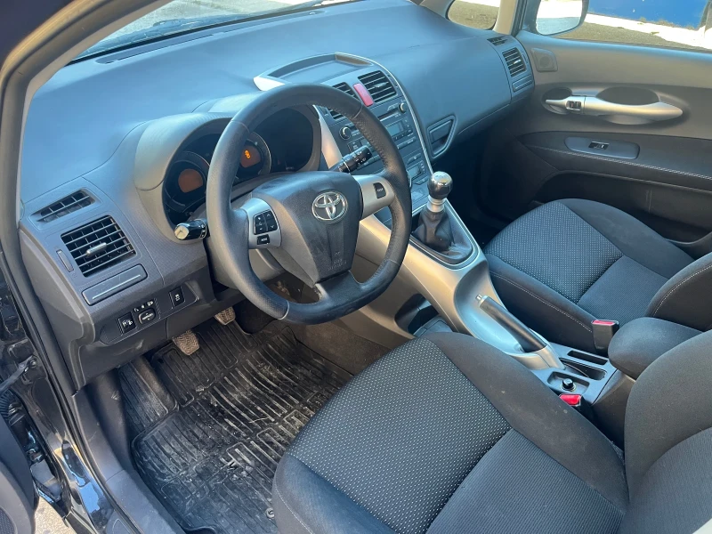 Toyota Auris 1.3i 97hp , снимка 9 - Автомобили и джипове - 48092656