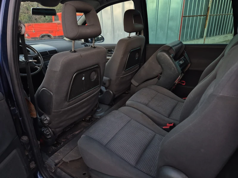 VW Sharan 1.9TDI-131k.7местен. Фейсов., снимка 8 - Автомобили и джипове - 51936100