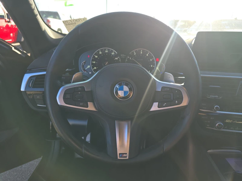 BMW 540 M* SPORT* ДИГИТАЛНО* ТАБЛО* ПОДГРЕВ* КАМЕРА* КЕЙЛЕ, снимка 9 - Автомобили и джипове - 52699671